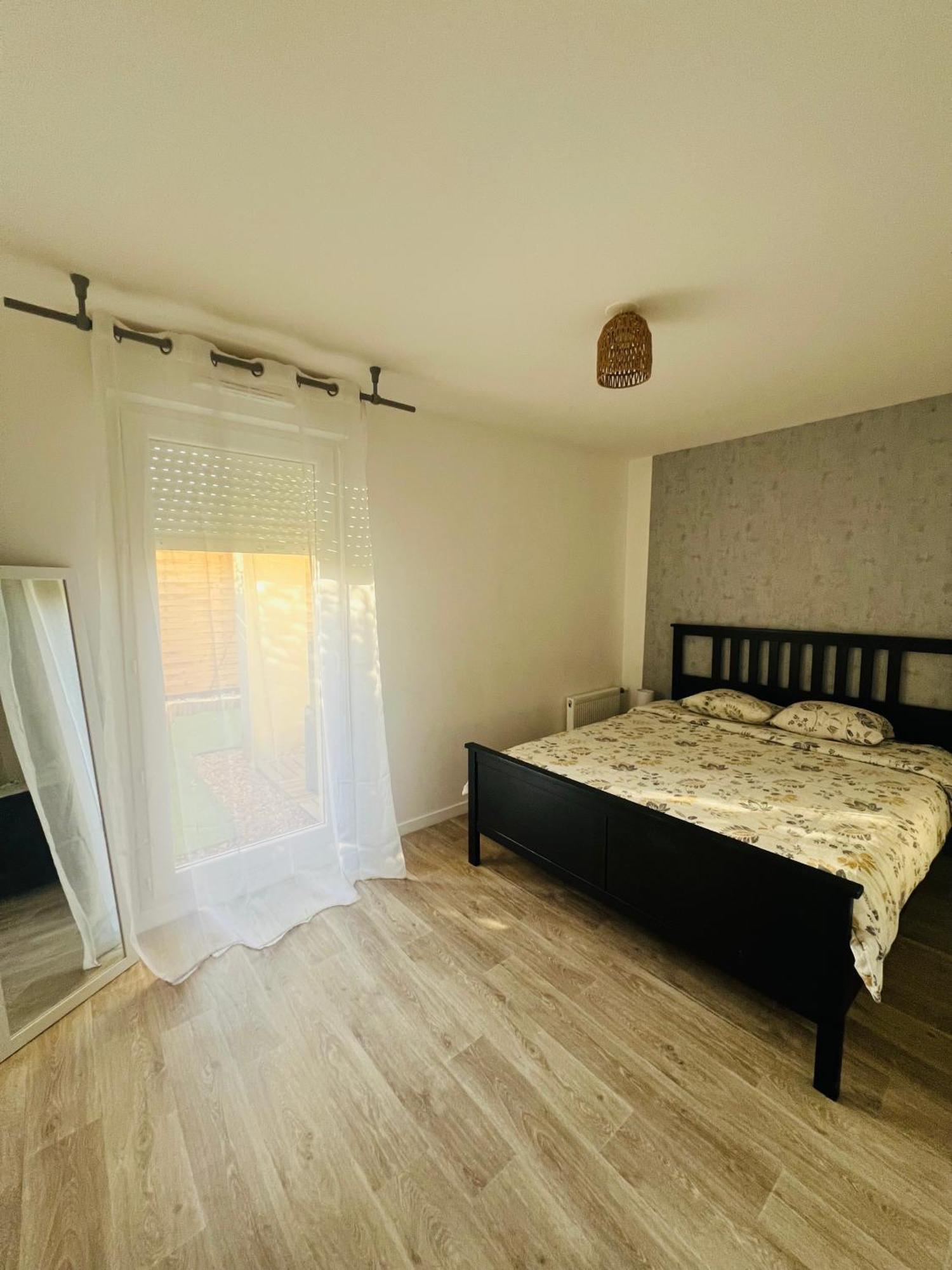 Appartement rez de chaussée avec parking privé Orléans Exterior foto